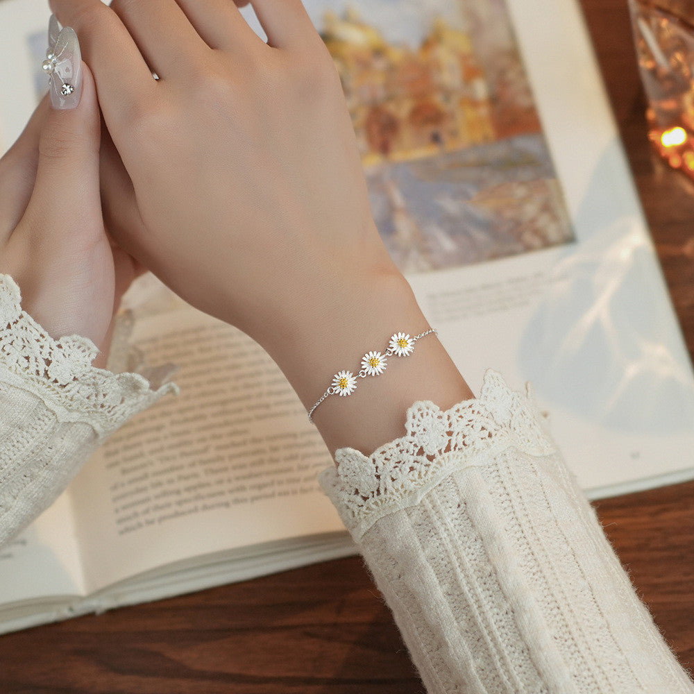 Simple and Versatile Women's Bracelet