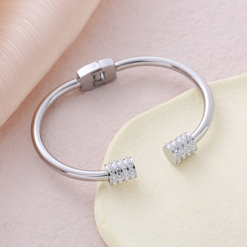Gold Disc Love Letter Bracelet for Women - Simple Style