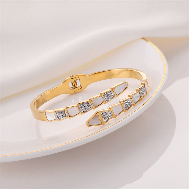 Gold Disc Love Letter Bracelet for Women - Simple Style